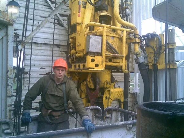 бурильщик скважин. помощник бурильщика. помощник бурильщика роснефть. бурильщик крс. монтажник тт вахта.