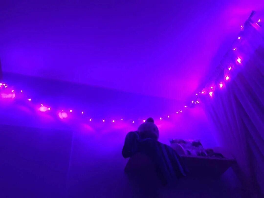 Сине розовый свет. Фиолетовый свет. Фиолетовый неон. Фиолетовая Эстетика неон. Неоновое свечение.