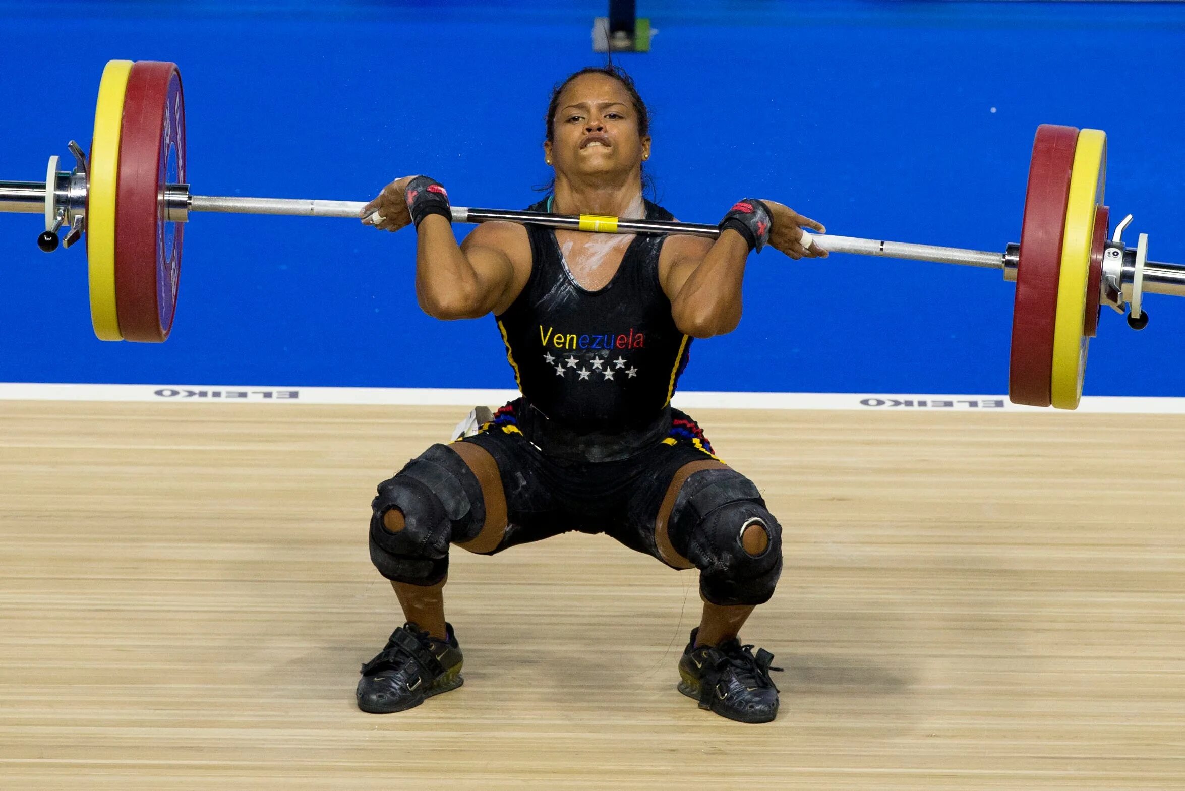 Under the weight. Weightlifter liu xia. ленара гомес родригес. клаудио родригес гомес.