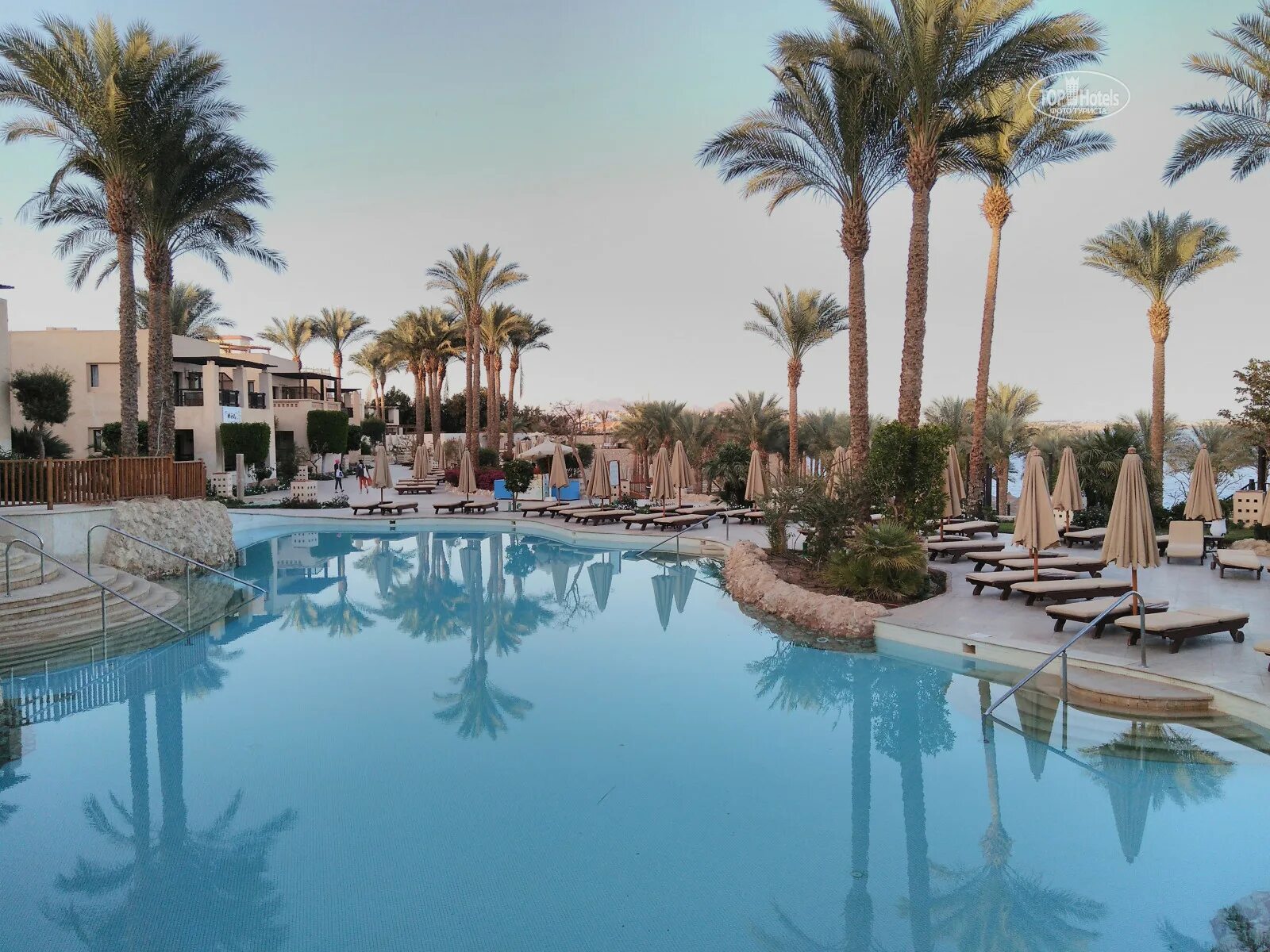 The grand hotel sharm 5 фото. Отель v hotel sharm. Pyramisa beach resort sahl hasheesh (ex. Grand hotel sharm 4*. Отель v hotel sharm.