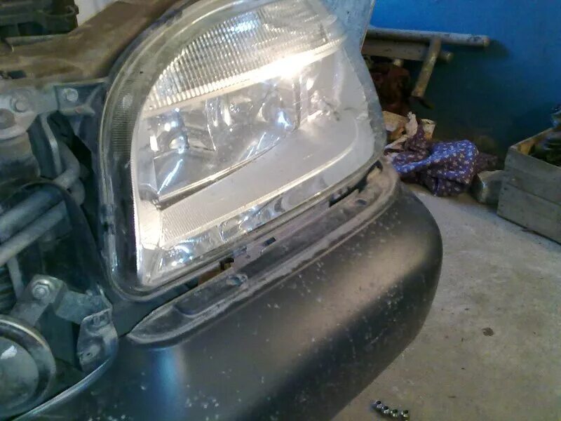 Лампа фары нива шевроле. Как установить фару на ниве шевроле. Нива шевроле 2014 фара габарит. Линза ближнего света шевроле нива. Блок фара нива шевроле.