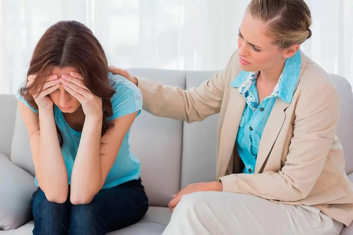 Девушка в стрессе. Мужчина в стрессе. Депрессивный подросток. Девушка расстроена. Человек в плохом настроении.