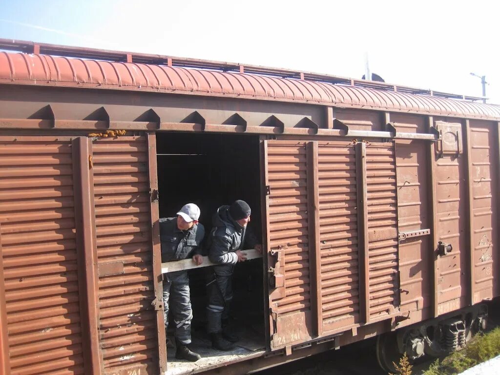 Прием груза вагонами. Вагон сопровождения Крытый вагон Теплушка. Вагон для сопровождения грузов. Вагон охраны. Вагончик Теплушка.