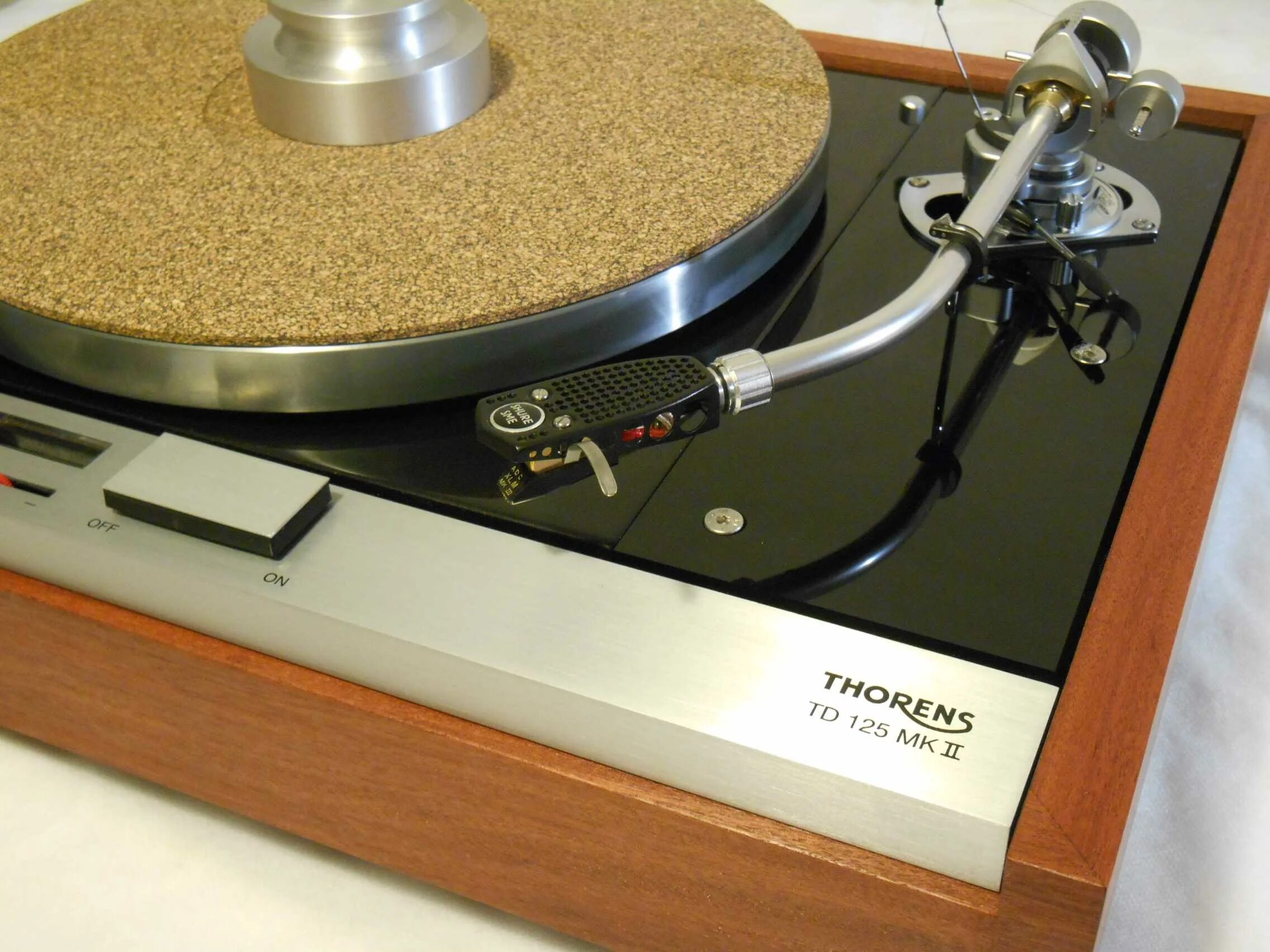 Проигрыватель винила thorens 125. Audio technica виниловый проигрыватель. Проигрыватель винила ротор. Виниловый проигрыватель technics sl-1500c. Technics sl-1500c.