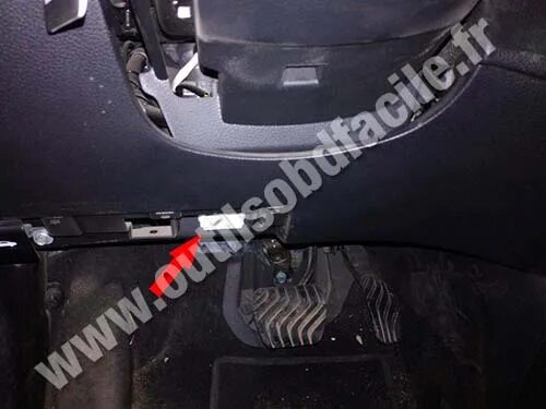 Разъем обд 2 в ниссан х-трейл. Nissan x trail t31 разъем obd. Nissan x-trail t32 диагностический разъем. Диагностический разъем х трейл т31. Диагностический разъем ниссан х трейл т32.