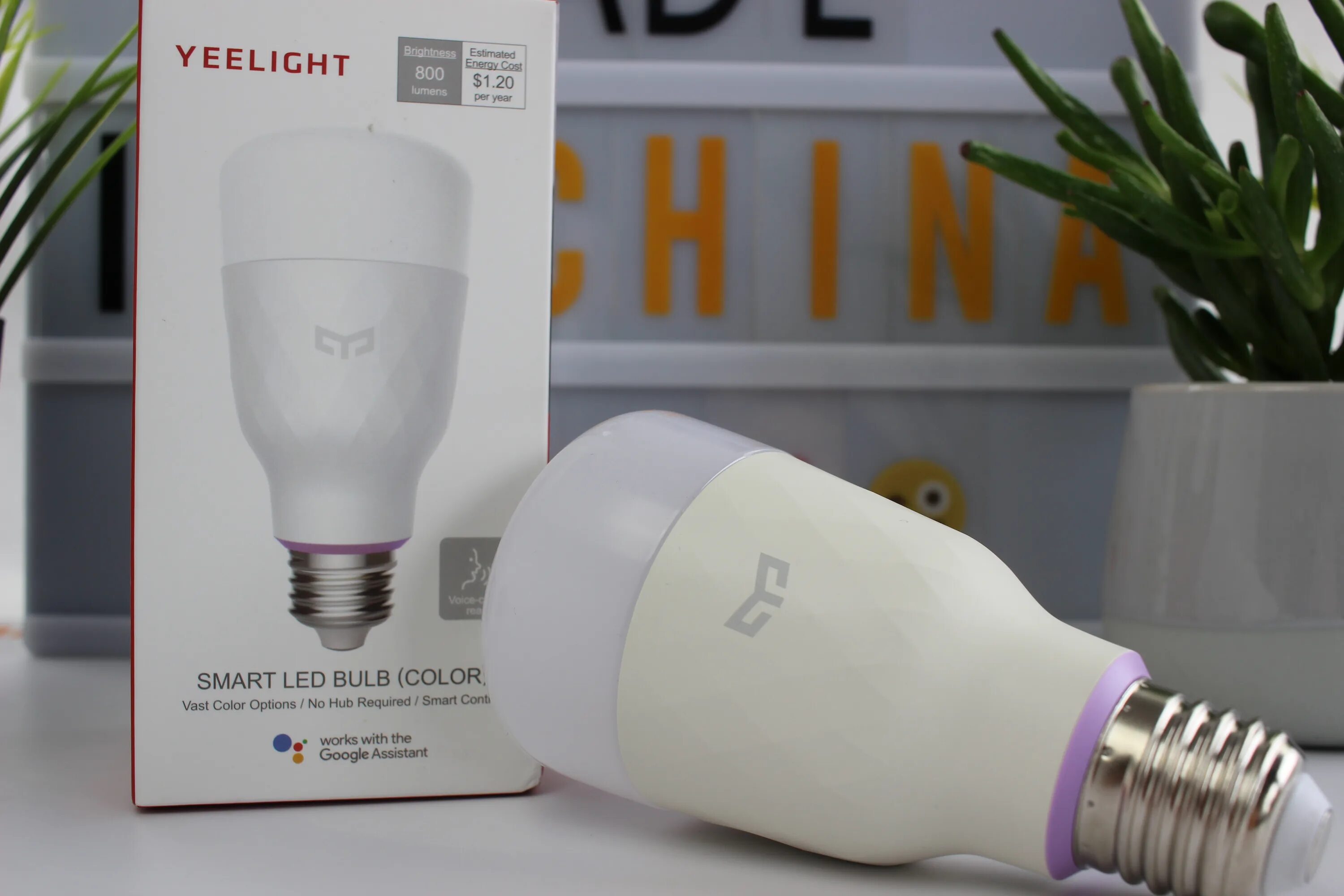 Лампочка yeelight led. Лампочка xiaomi yeelight. xiaomi yeelight smart led bulb. xiaomi mi led smart bulb. xiaomi led lamp цветная.