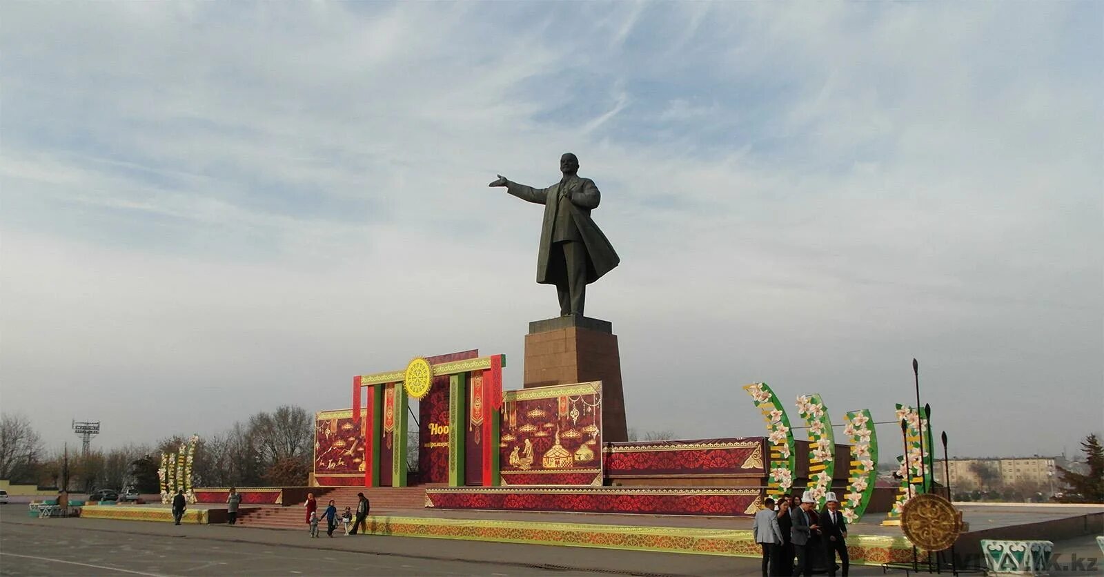 город ош киргизия 2020. шла ош. мой город ош. ош (город, киргизия). центральная площадь города ош.