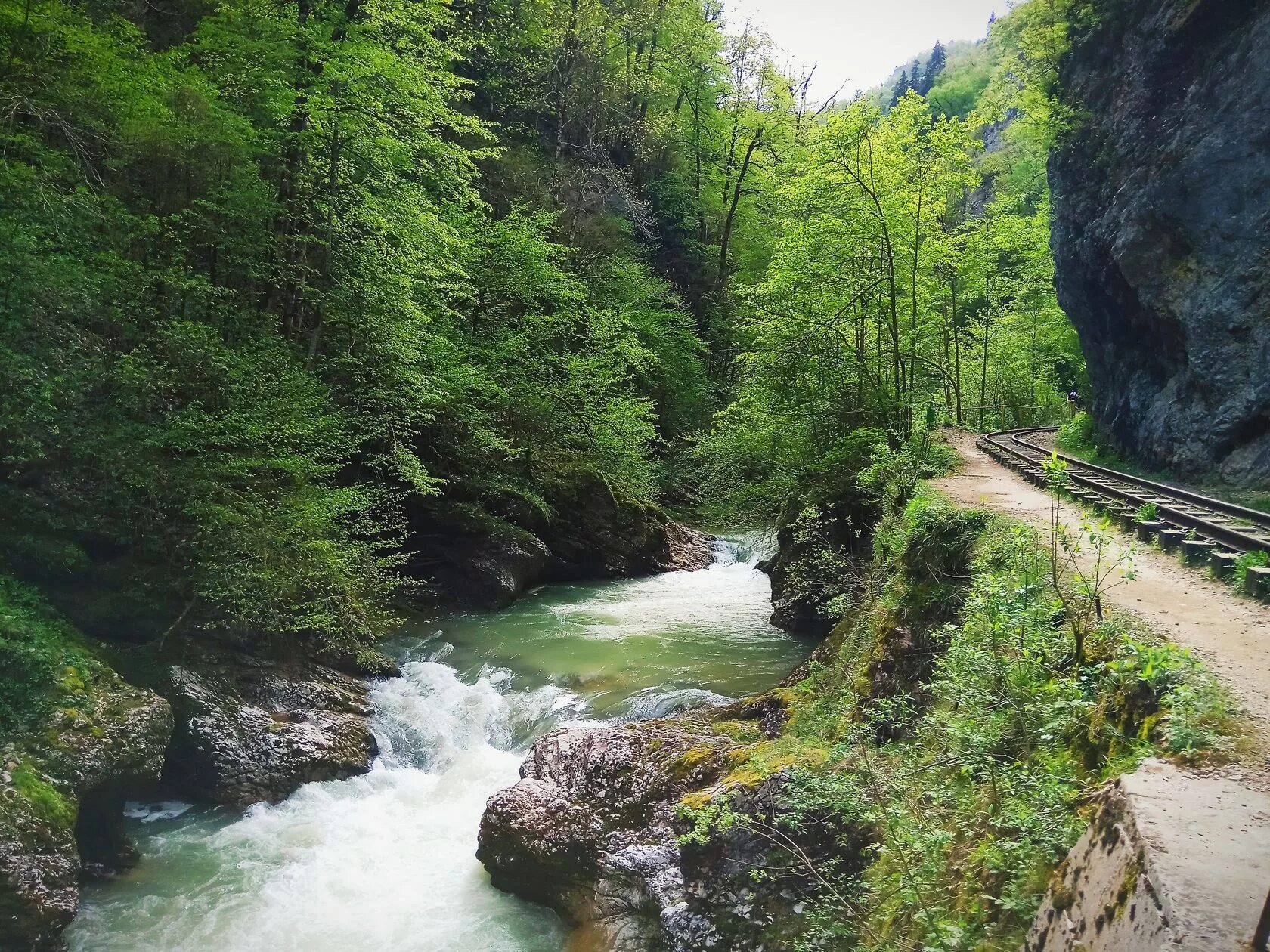 краснодарский край кра. пшадские водопады геленджик. лагонаки гуамское ущелье. пшадские водопады. река белая краснодарский край н.