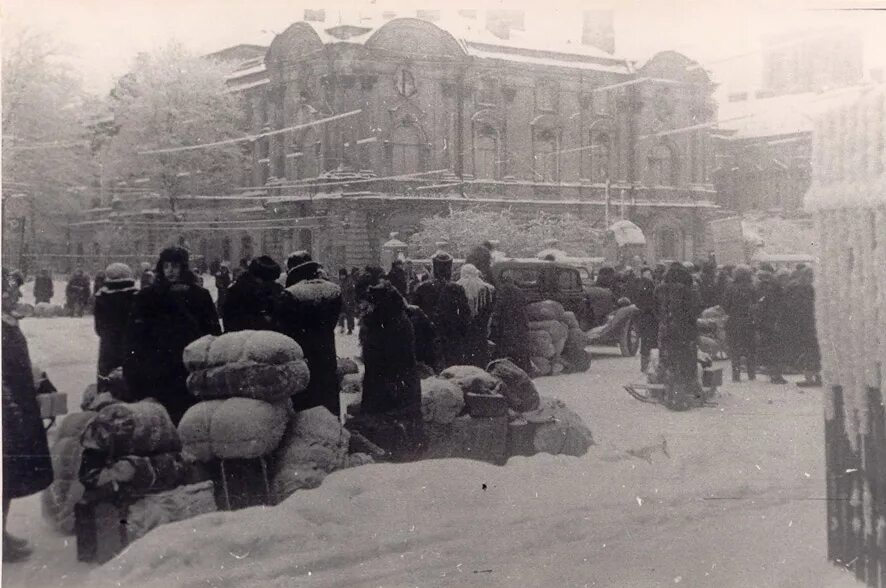 Манеж блокада ленинграда. Зима в блокадном Ленинграде. Зимняя блокада Ленинграда. Блокадный Ленинград зима 1941-42.