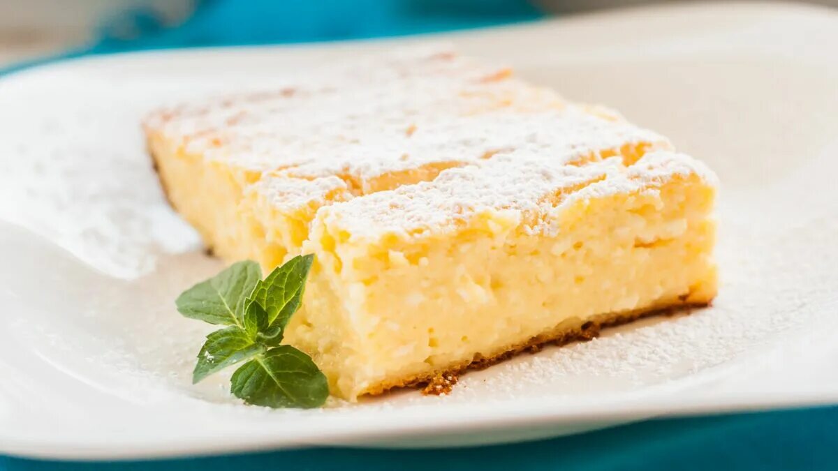 Творожно-банановая запеканка. Запеканка с творогом и изюмом. Творожная запеканка скрипкина. Запеканка творожная. Запеканка творожная 80гр.