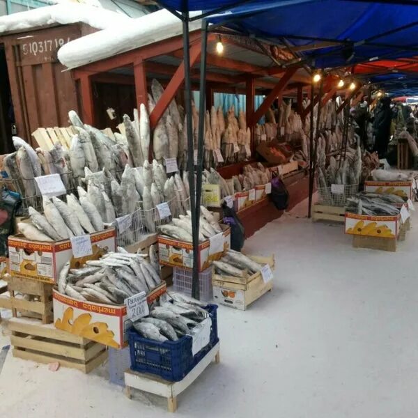 Крестьянский рынок в пирогово. Крестьянский рынок якутск зимой. Рынок зимой. Рынок в якутии. Деревня пирогово ижевск.