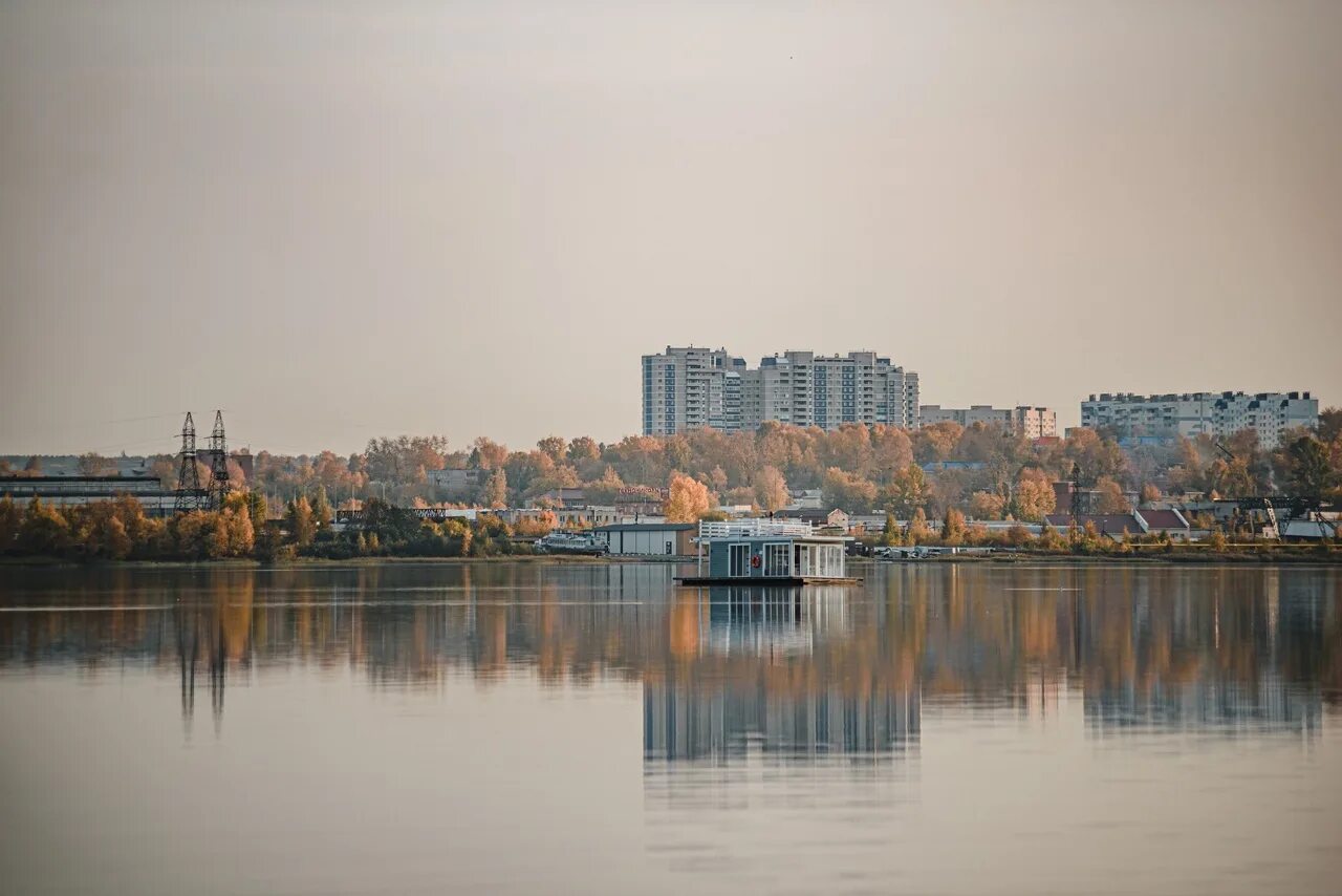 Октябрь ижевска. Ижевский пруд. Ижевский пруд Ижевск. Город Ижевск Ижевский пруд. Акватория Ижевского пруда.