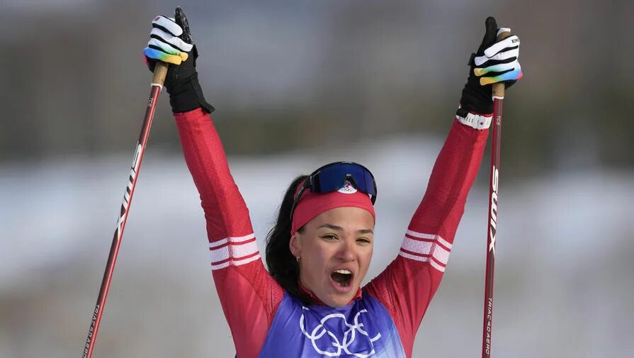 Олимпийская чемпионка по лыжным. Марит бьорген солт лейк сити 2002 эстафета. Софи крель лыжница. Олимпийская чемпионка по лыжным. Олимпийская чемпионка по лыжным.