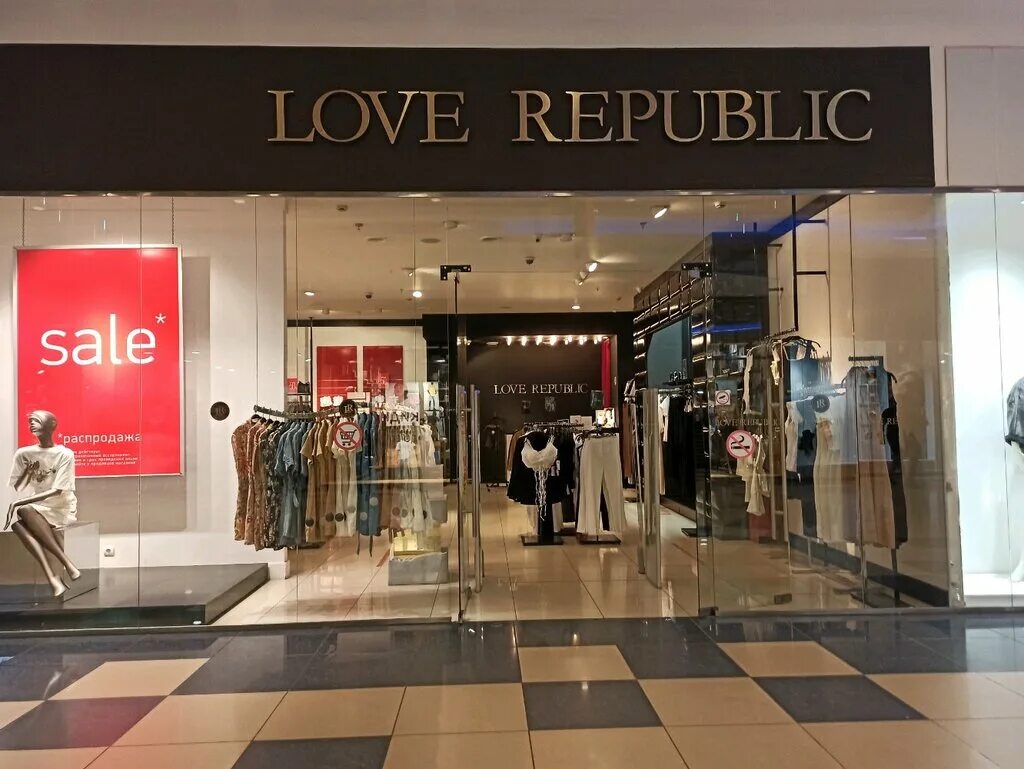Лове репаблик магазины. Love Republic магазин. Love Republic витрина. Лав Репаблик магазин. Love Republic одежда.