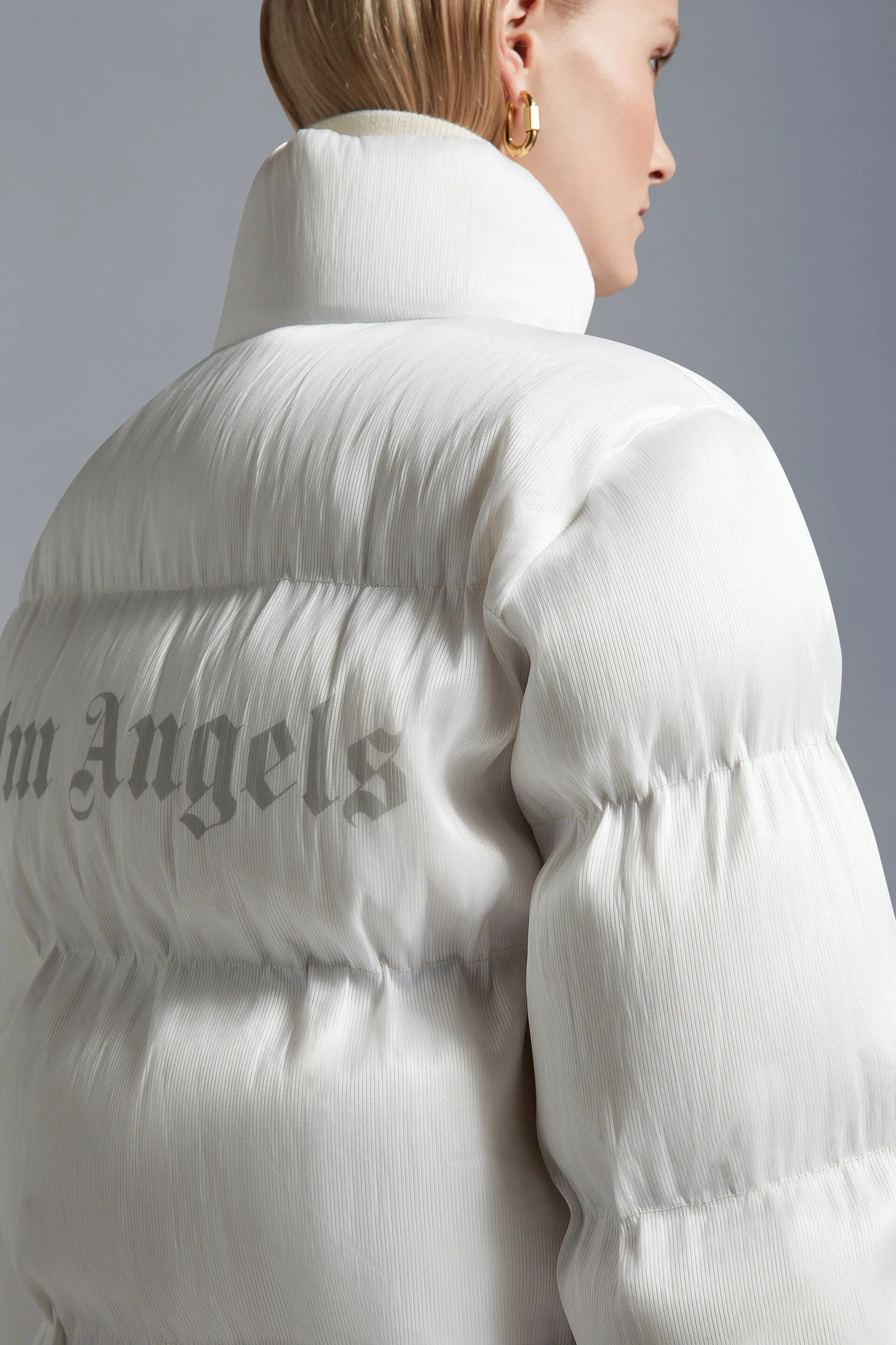 Светящиеся пуховик palm angels. Бомбер palm angels. Moncler palm angels пуховик. Светящиеся пуховик palm angels. Moncler x palm angels maya 70.
