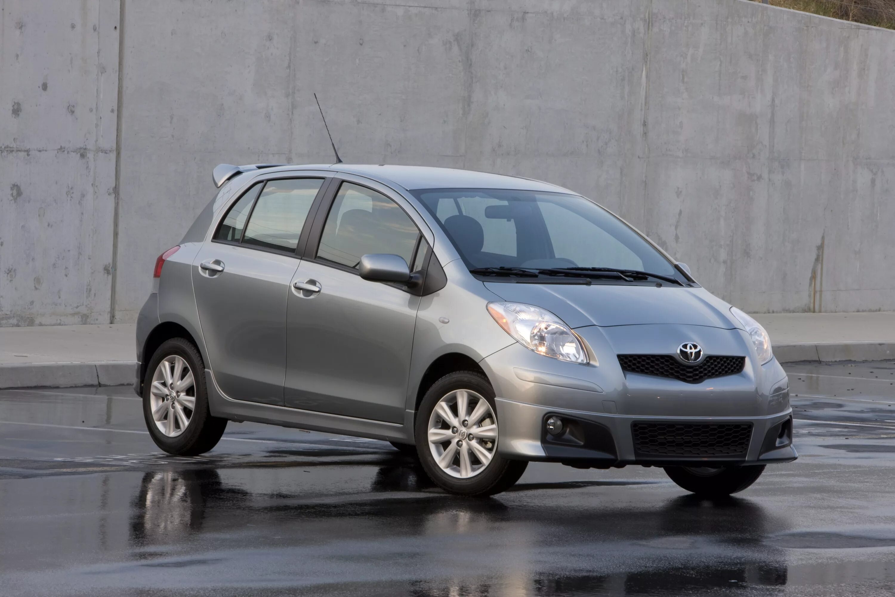 Toyota Yaris 2009. Тойота Ярис 1. Тойота Ярис 2. Toyota Yaris 5.