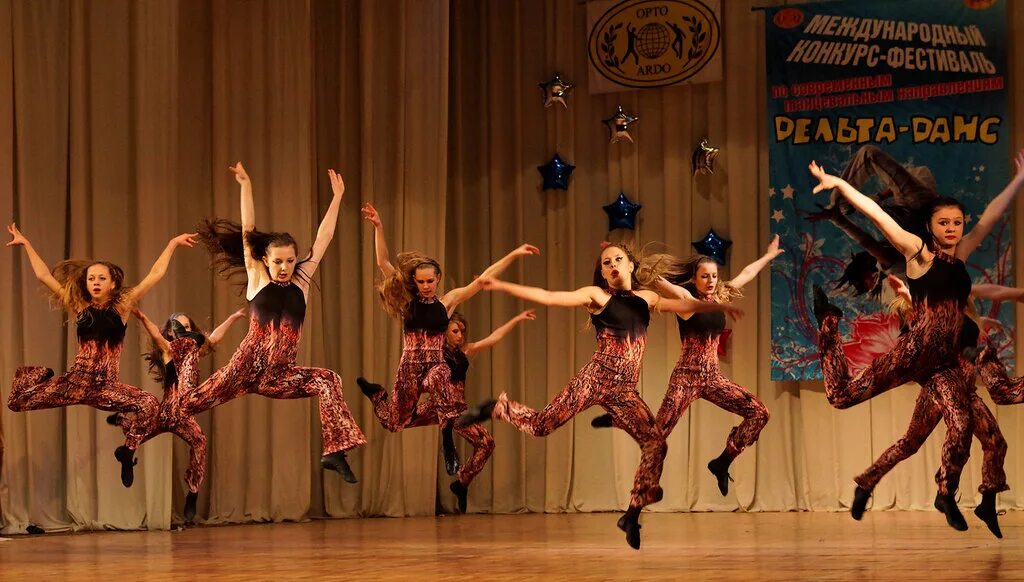 Аргентинское танго. Современные танцы назв. Виды танцев. Современный танец попурри. Танец на букву т.