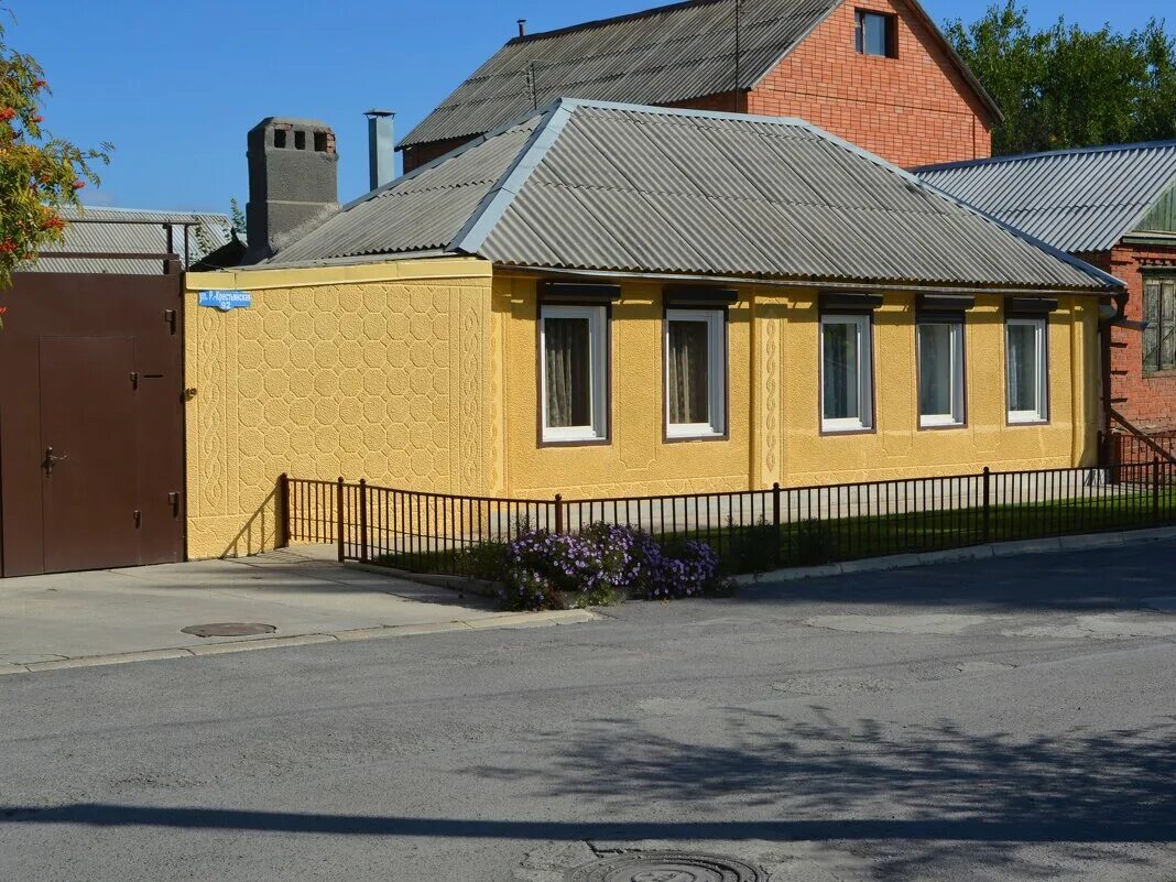 Дом в шахтах. Найди дом шахты. Шахты в домах. Г. Машзавод шахты поселок улица заводская.