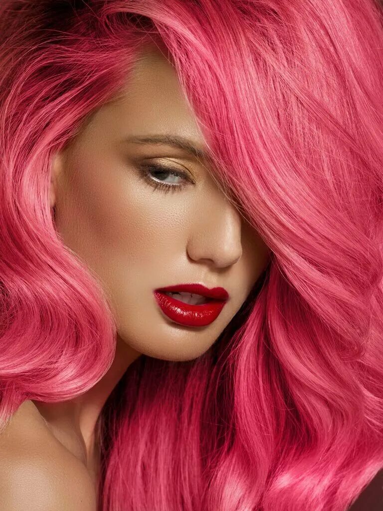 Бургунди глинтвейн цвет волос. Розовый цвет волос. Пинк хеир. Бургундия божоле волосы. Малиновая голова.