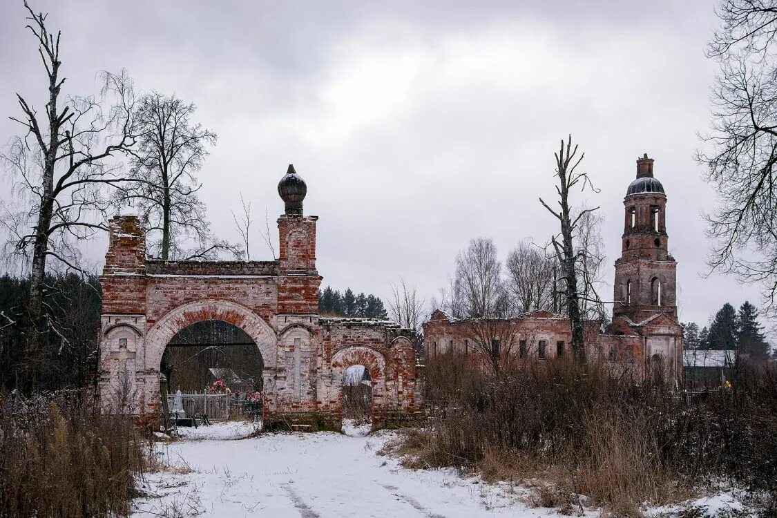 Шашково рыбинский. Церковь поселок Шашково Рыбинский район. Деревня Шашково Рыбинский район Ярославская область. Храм Воздвижения Креста Господня Ярославская область. Храм Крестовоздвиженский в Шашково.