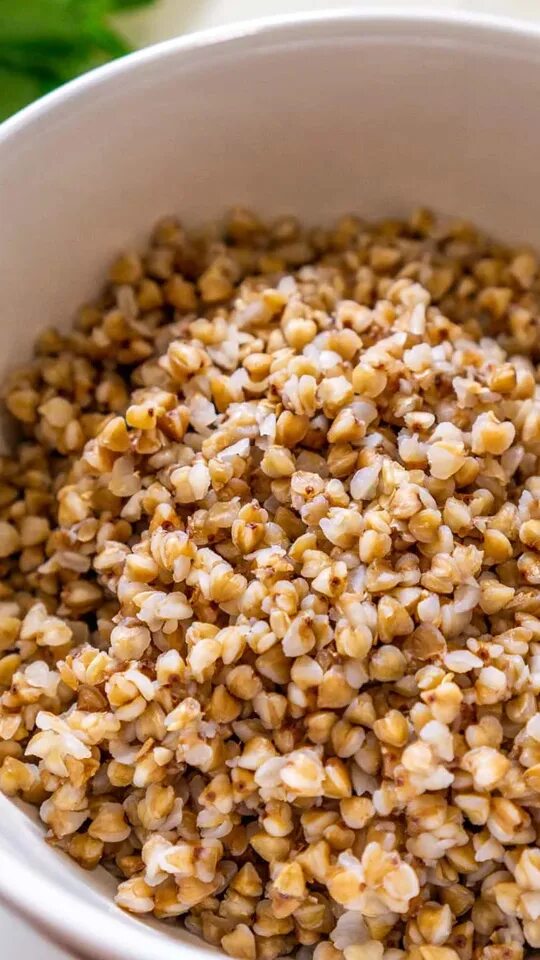 Гречка. Гречку без. Гречневая каша в тарелке. Гречка сухая. Гречку без.