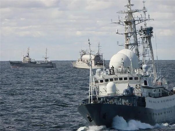 Спец ссв. Ссв-33 «урал» проекта 1941 «титан». Атомный разведывательный корабль урал. Разведывательный корабль виктор леонов. Ссв 208 курилы.