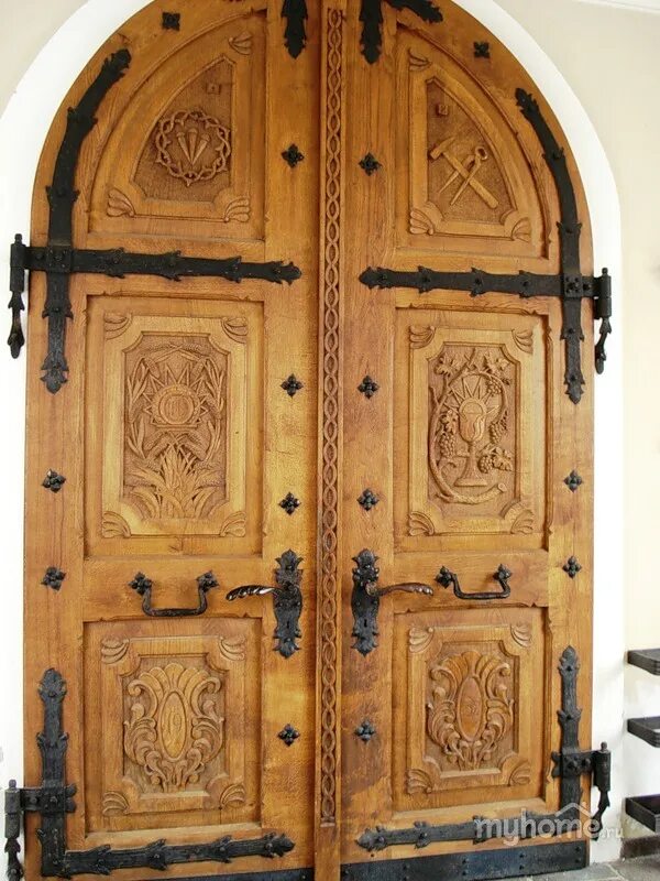 Старинная входная дверь. Russian doors. Russian doors. Входная дверь в дом. Старинные двери с резьбой.
