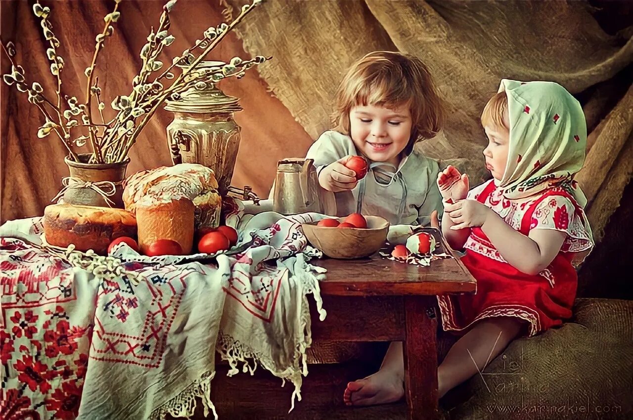 Русские пасхальные традиции. О Пасхе детям. Кулич для детей. Пасхальный стол в старину. Па ха семейный праздник.