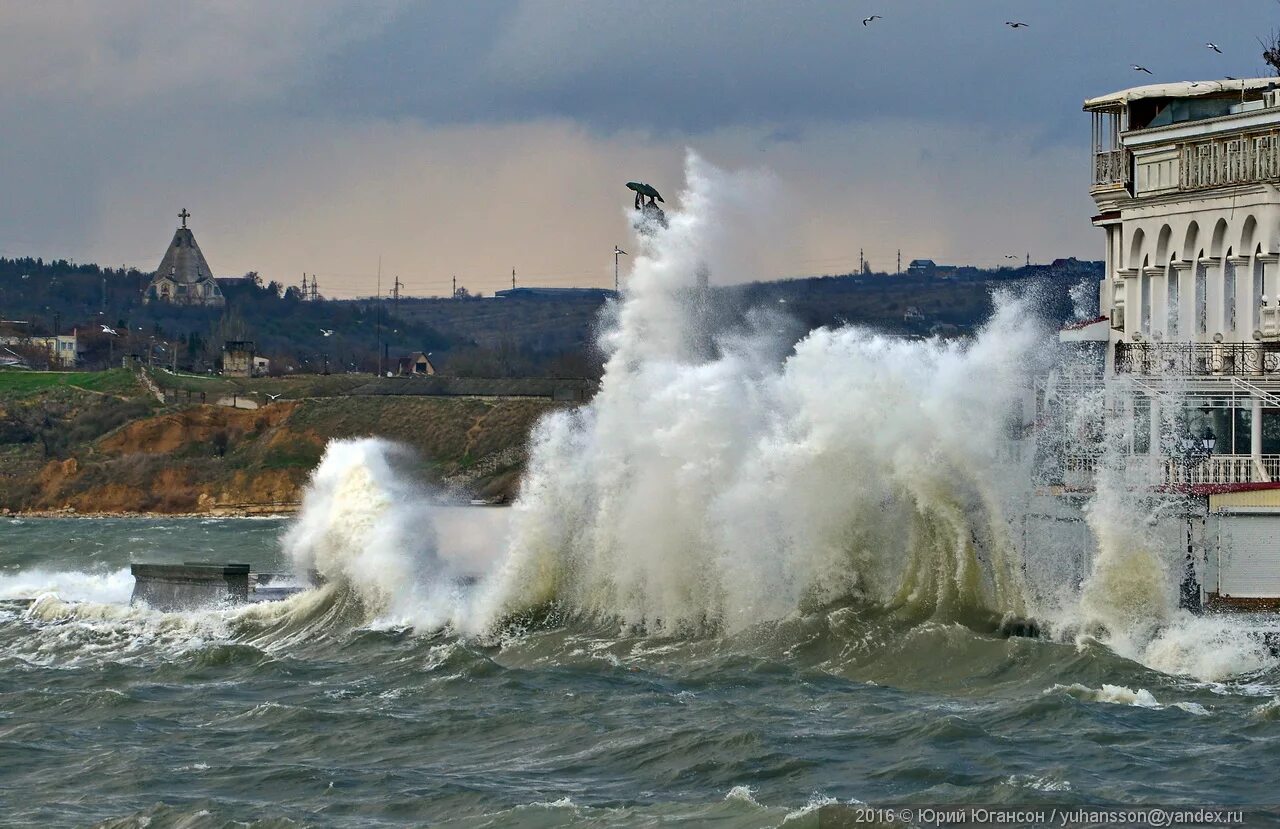 Шторм в крыму 2020. Крым шторм 2007. Что сейчас происходит в крыму шторм. Шторм в крыму 2021. Цунами в крыму 2021.