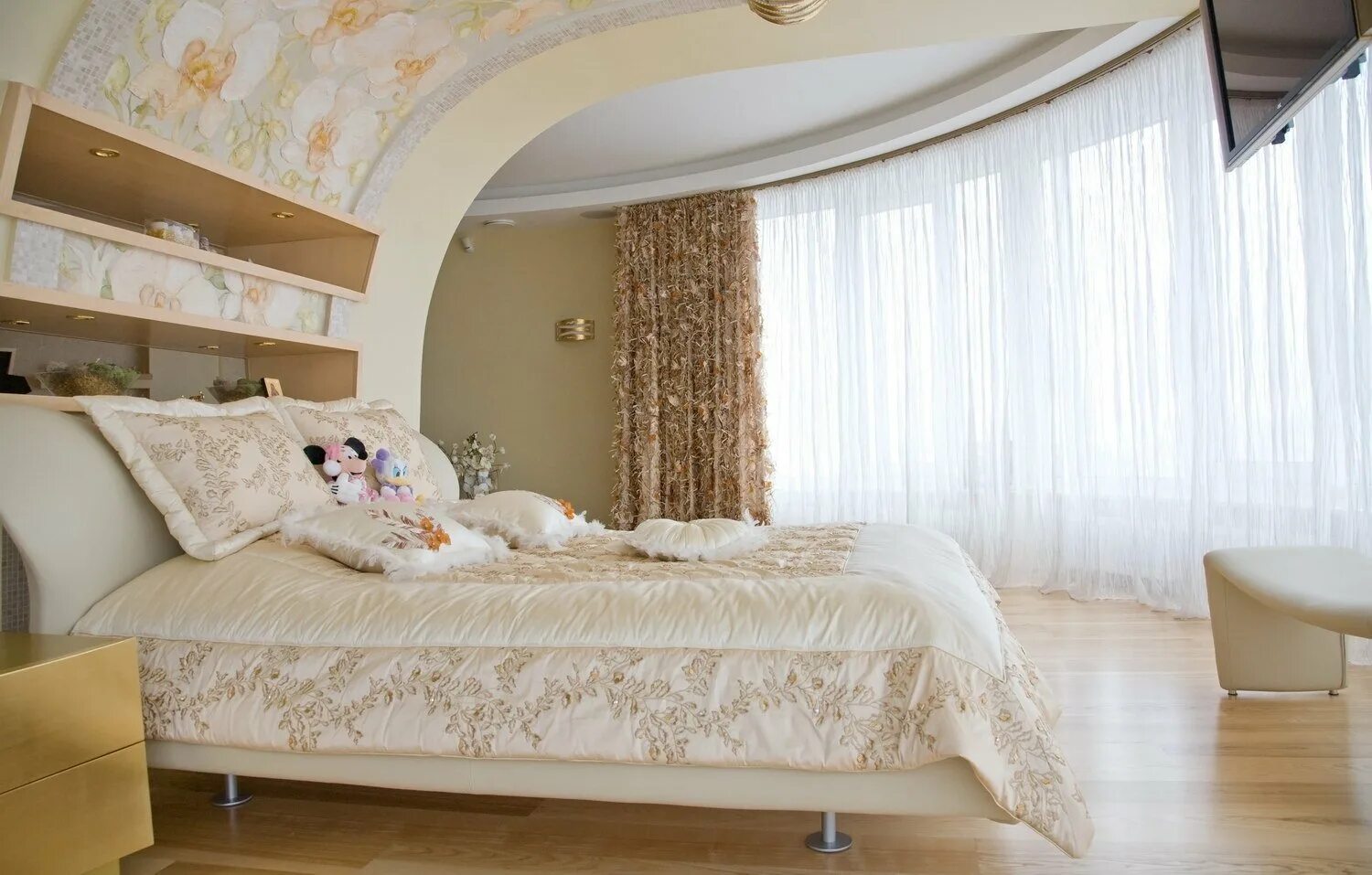 Арка над кроватью. Красивая арка над кроватью в спальне. Арка над кроватью в спальне. Фреска на стену в спальню. Спальня сакура.