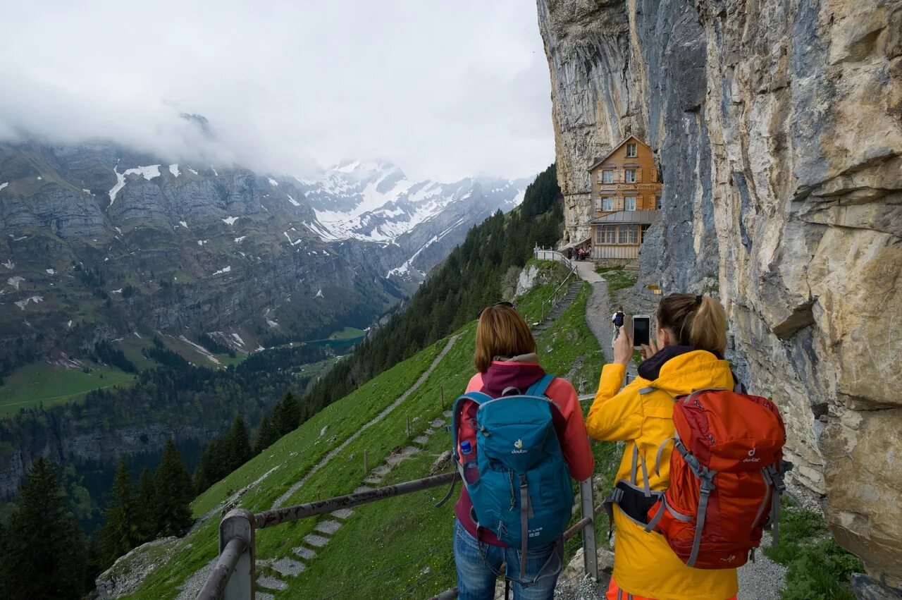 Туристические места. Швейцария Turizm. Свизерленд Швейцария туризм. Швейцария горы Альпы турист. Рекреационный туризм.