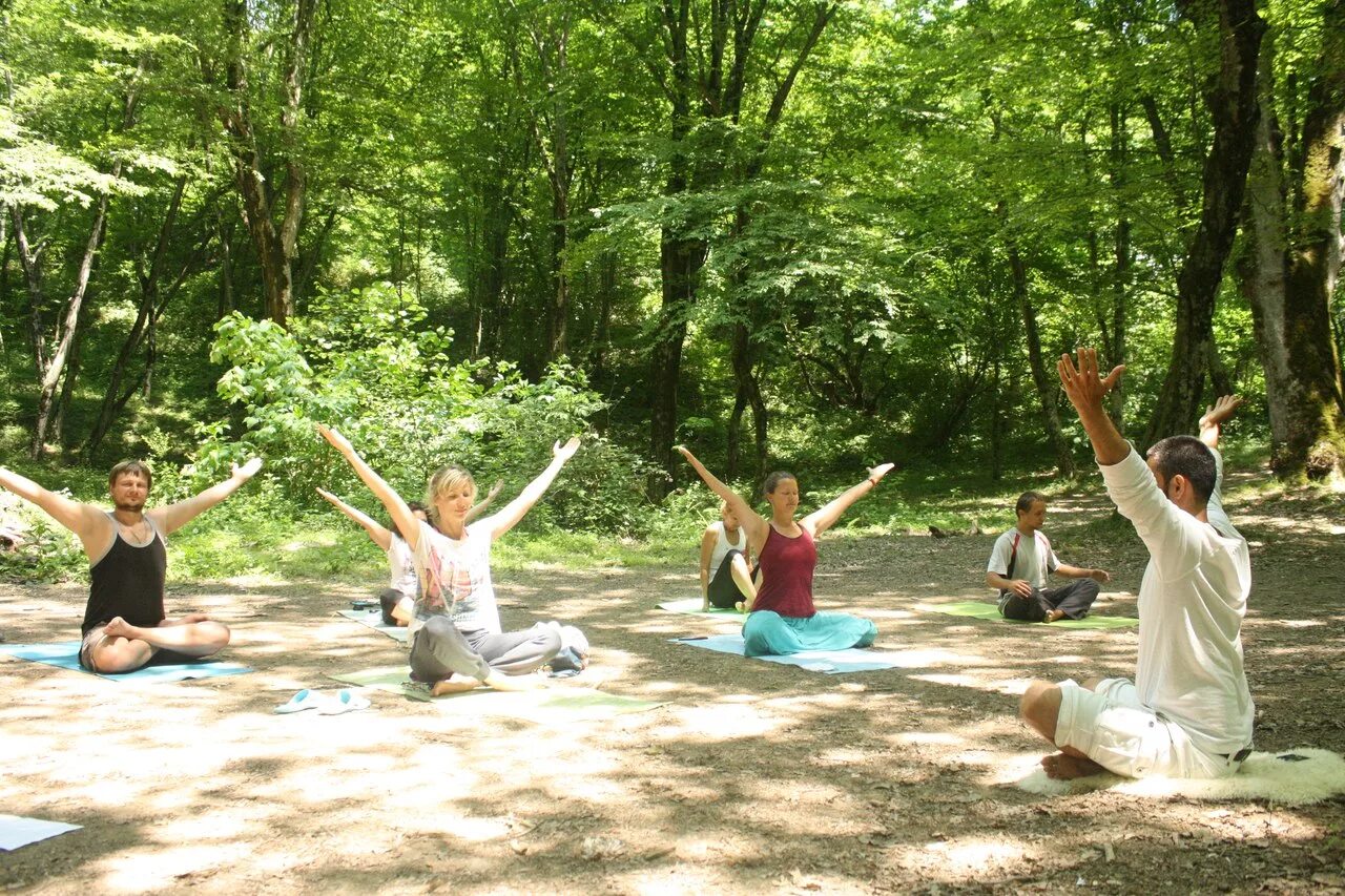 Ashram йога. Ашрам в Краснодарском крае. Йога тур на природе. Йога тур поход.