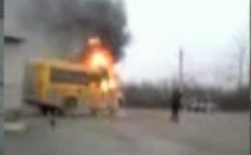 Сгорел школьный автобус. Сгоревший школьный автобус.