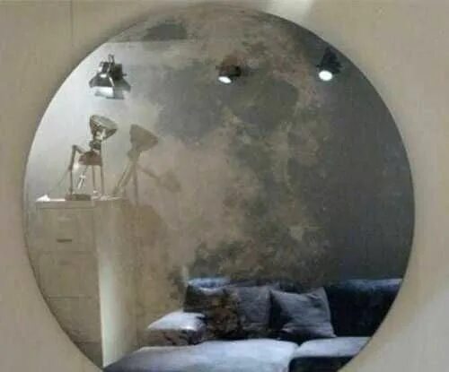 Зеркала moon. Зеркало Луна. Зеркало Луна в интерьере. Зеркало Луна из гипса. Зеркало полумесяц с подсветкой.