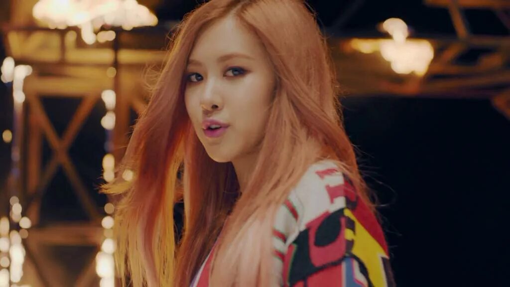 Playing with fire. Блэк пинк фаер. блэк пинк playing with fire. блэк пинк розе fire. rose blackpink.