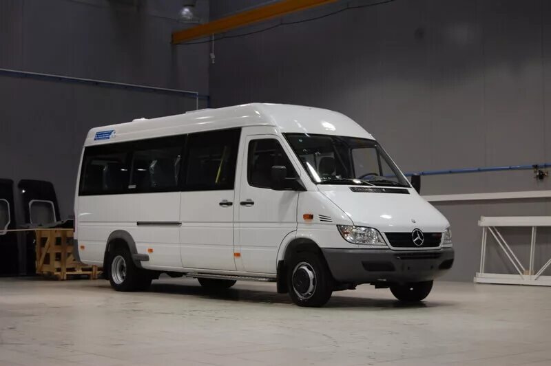 Купить автобус мерседес спринтер motors ru. Mercedes-Benz Sprinter 411cdi. Mercedes-Benz Sprinter 411. Mercedes-Benz Sprinter Classic 413 CDI. Мерседес Спринтер Классик пассажирский.