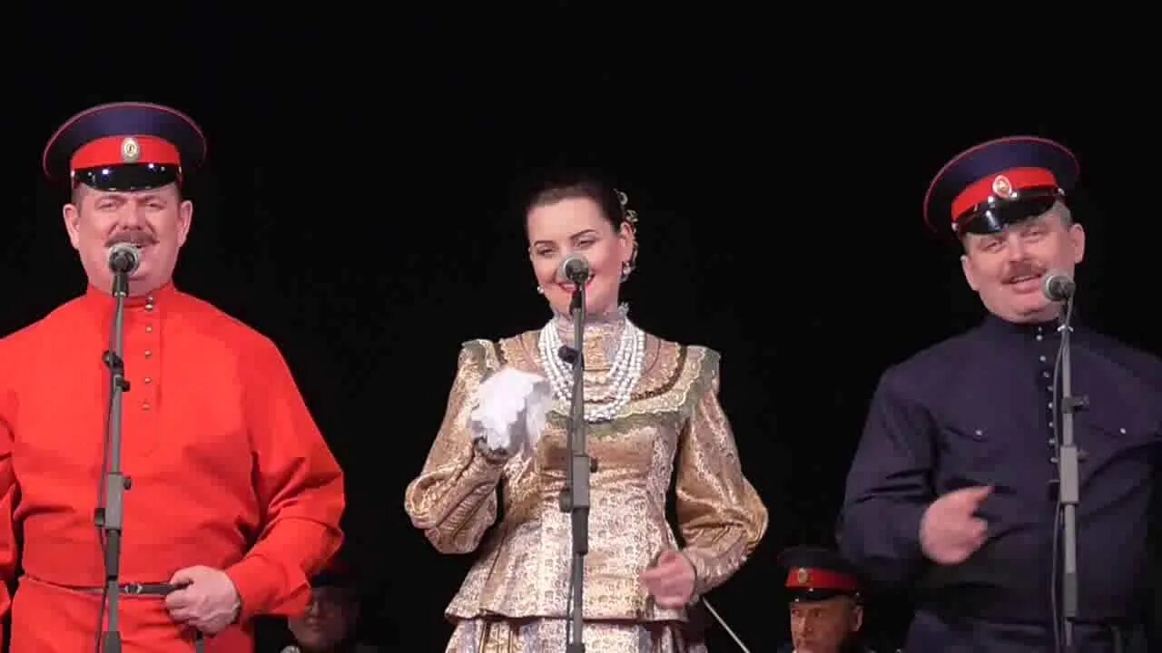 Казаки в берлине 1945. Фестиваль казачья застава. Ансамбль веселуха едут по берлину наши казаки. 17-я кавалерийская дивизия червонного казачества. Казаки в берлине ансамбль.