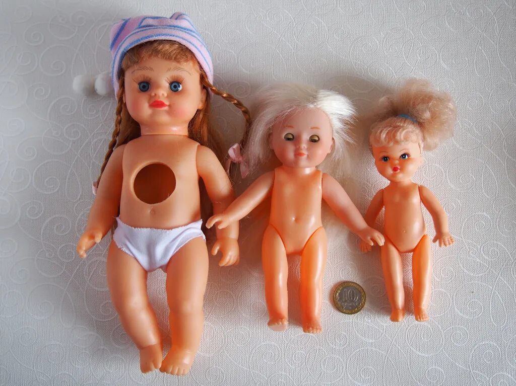 Три куклы. Игрушка кукла 3. Какие бывают куколки. Кукла с тремя париками из 90-х годов. Три пупса