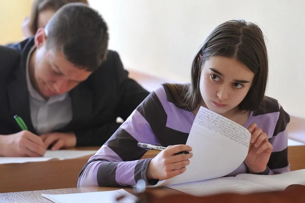 Гиа егэ цт. Письменный экзамен. Ученик на экзамене. Цт экзамен в беларуси. Егэ 2020.