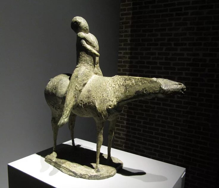 Итальянский скульптор марино марини. Декорирование бутылок кожей. Марино марини ангел города. Декорирование бутылок кожей. Скульптор марини.
