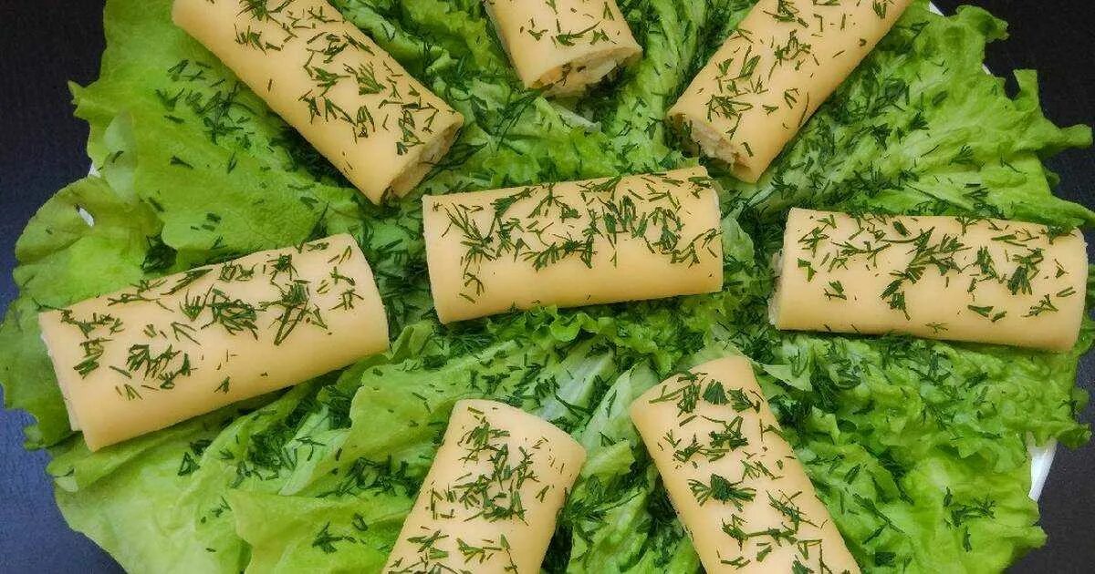 Перец фаршированный закуска холодная. Рулетики из плавленного сыра. Фаршированный плавленный сыр. Закуски с плавленым сыром. Необычные закуски.