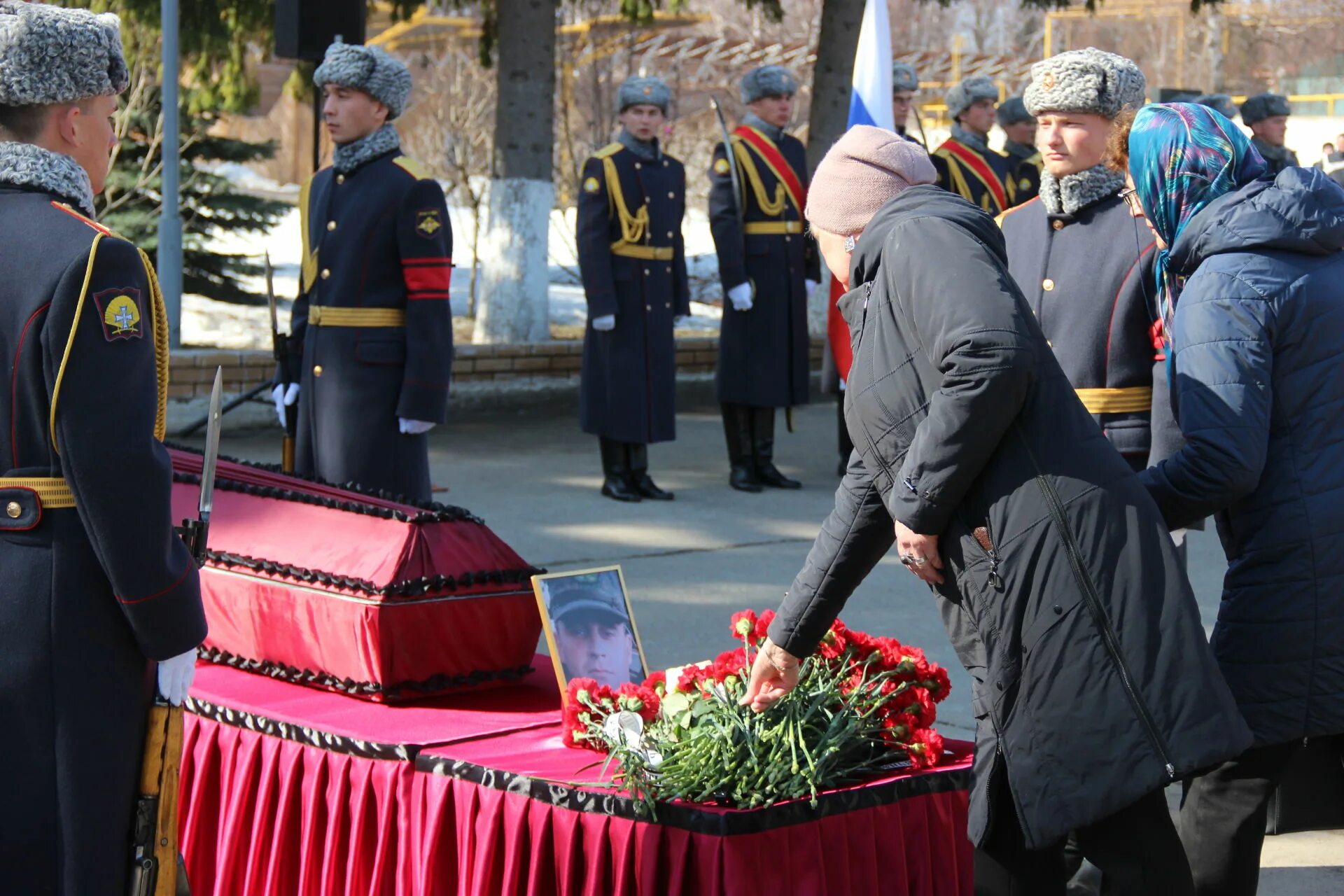 Прощание. Прощание мемориал славы. Простились с погибшими в крокус