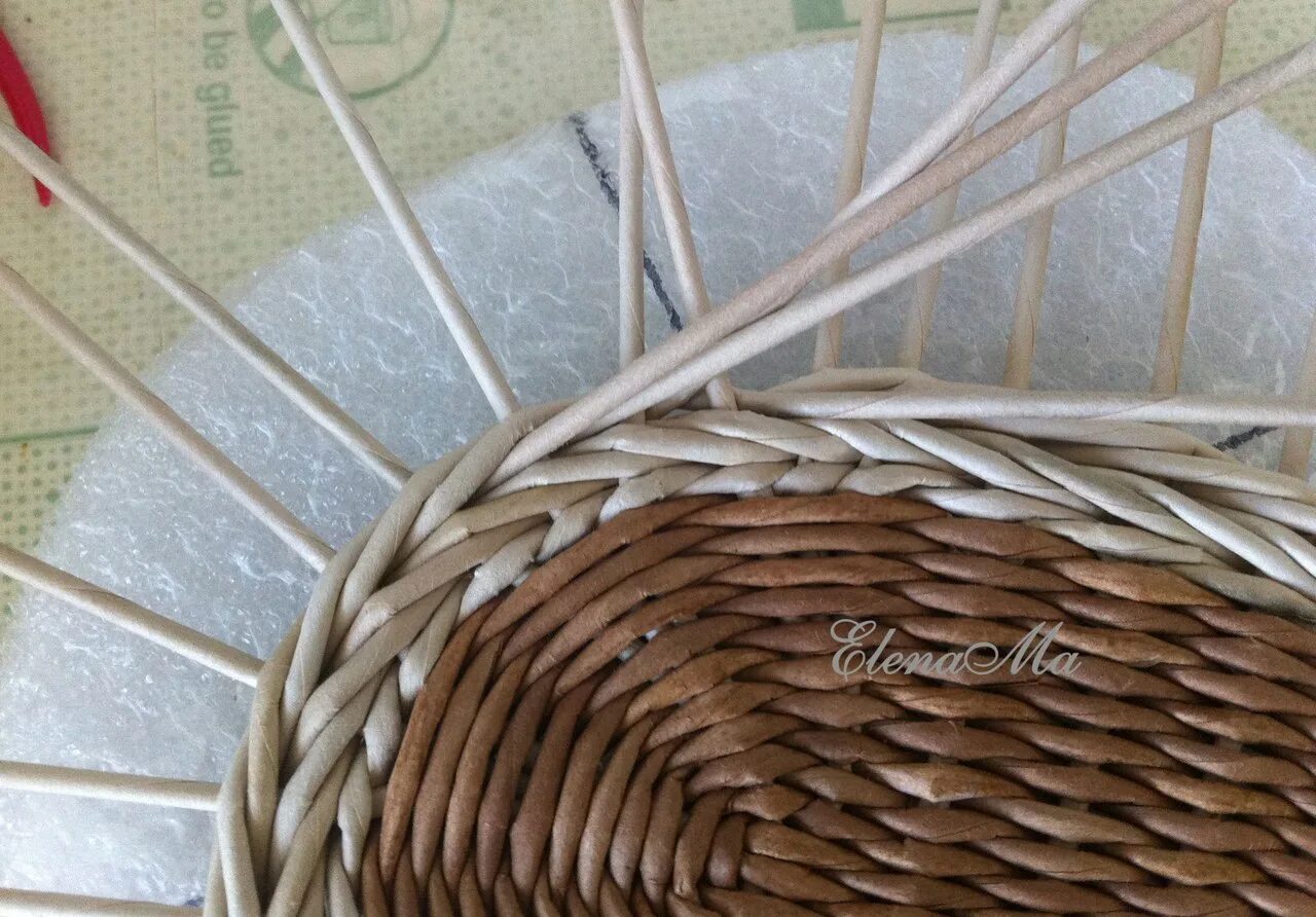 материалы для бумажной лозы. трубочки из бумаги для плетения. бумажная лоза трубочки для плетения. бумажные обои лоза. каркас для плетения из бумажной лозы.