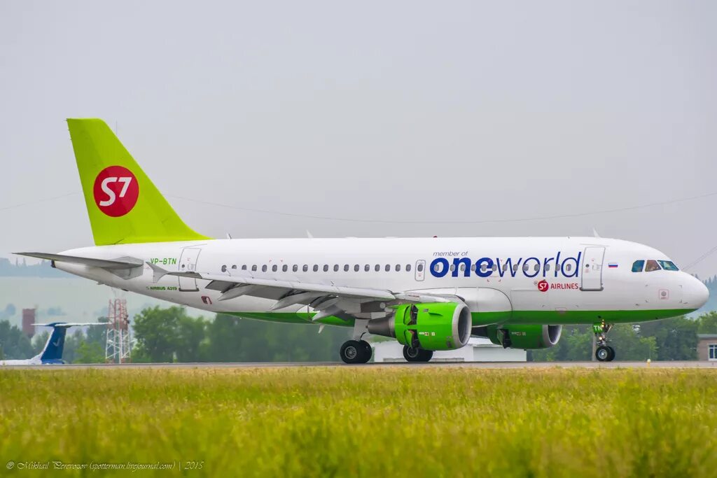 Горячая s7 airlines. S7 a320 ONEWORLD. S7 one World livery. S7 в ливрее ONEWORLD. Самолеты с7 авиакомпания.