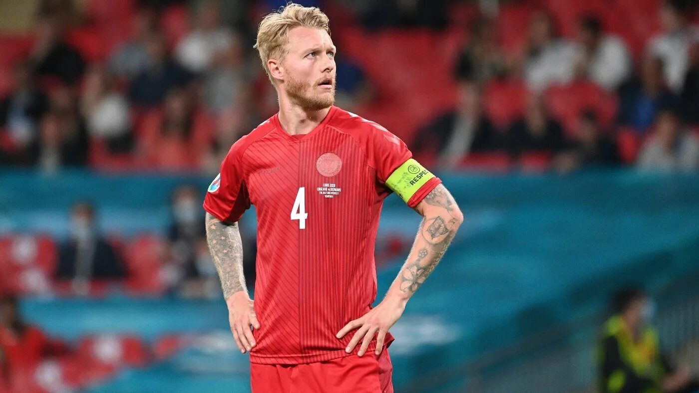 Чемпионат дании по футболу 2024. Simon Kjaer футбол. Simon Kjaer 2022. Simon Kjaer футболист 2023. Симон Кьер ЧМ 2022.