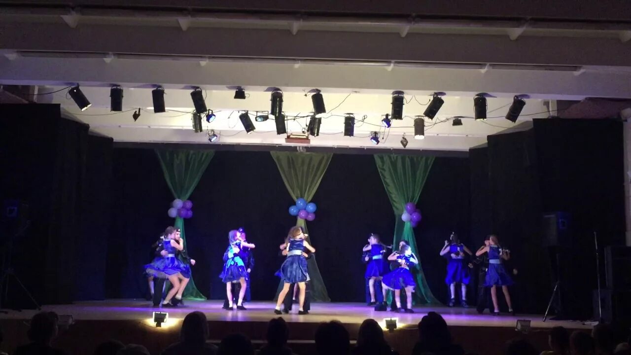 Танец летчиков. Потому что мы пилоты танец. Потому что мы пилоты оркестровый вариант. Инсценировка три танкиста в школе. Первым делом самолеты танец.