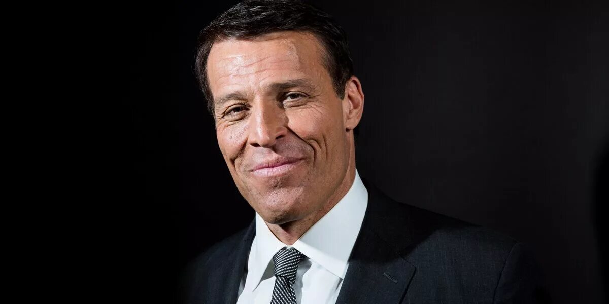 Коуч тони роббинс. Томи робинс. Американский коуч тони роббинс. Роббинс энтони роббинс. Томми робинсон коуч.