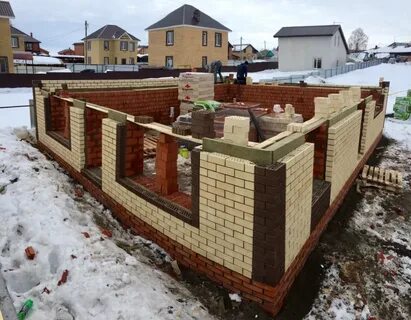 Постройка из кирпича