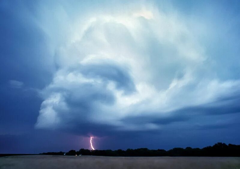 Какие опасные атмосферные явления происходят в карибском. Метеорологические природные явления. Ураган циклон смерч. Опасных гидрометеорологических явлений для презентации. Какие опасные атмосферные явления происходят в карибском.