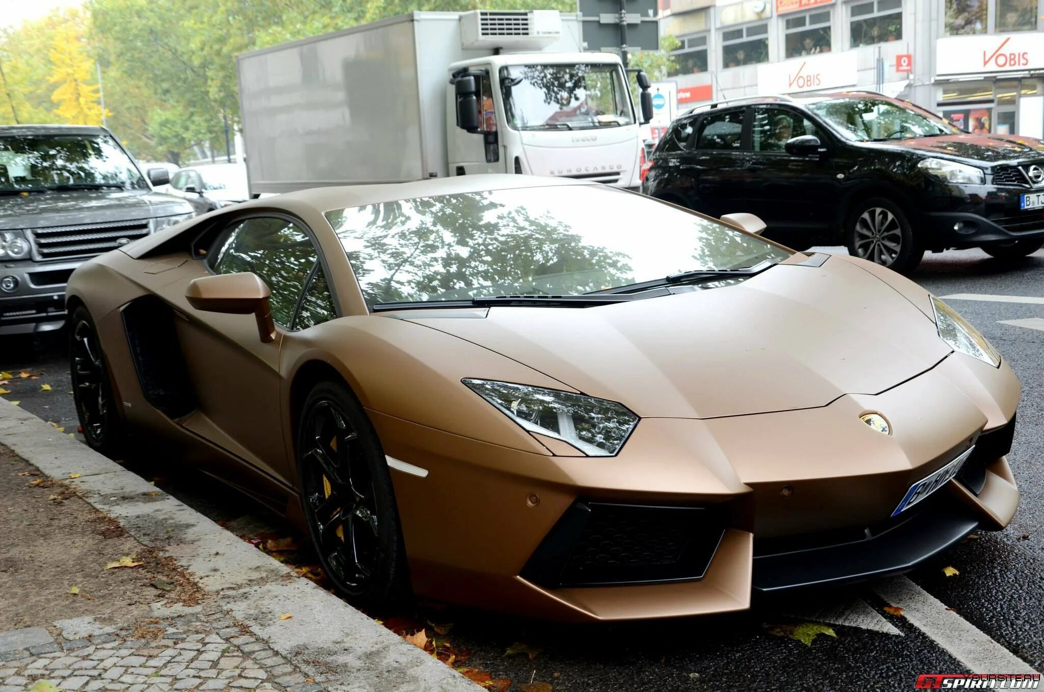 Brown car. Ламборгини авентадор коричневый. Ламборджини авентадор бронзовый. Ламборгини авентадор цвета. Lamborghini Aventador 2021 бронзовая.